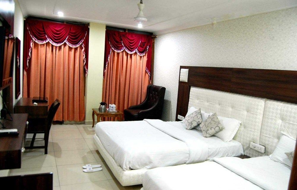 Hotel Diamond Plaza Chandīgarh Extérieur photo